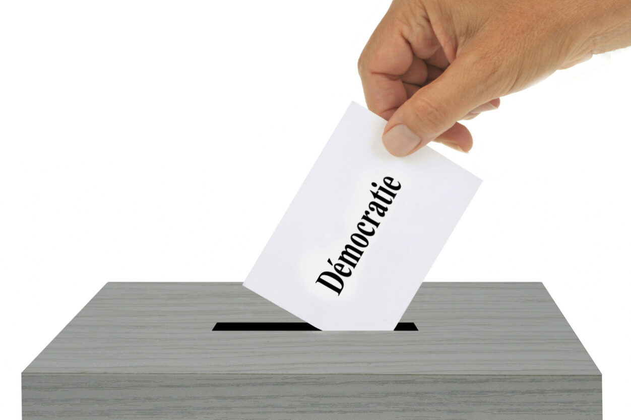 Democracy vote bindend referendum